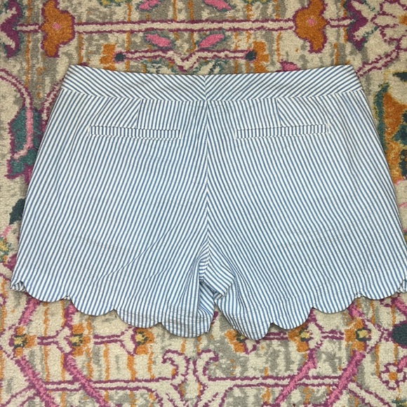 Lilly Pulitzer Buttercup Seersucker Scalloped Short Size 4 - Picture 13 of 16